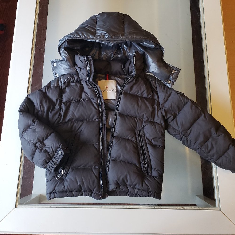 Moncler Gray Puffer Zip Up Hooded Down Coat sz 5yr old